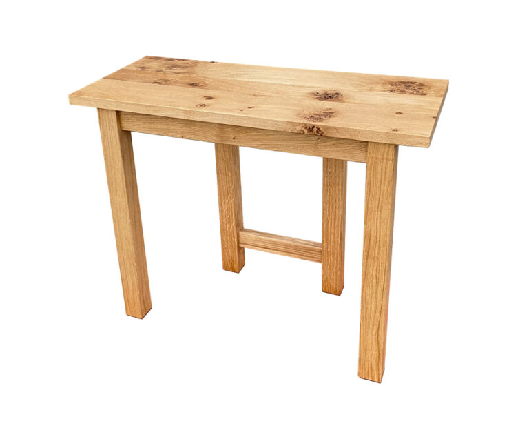 Occasional table in English pippy oak